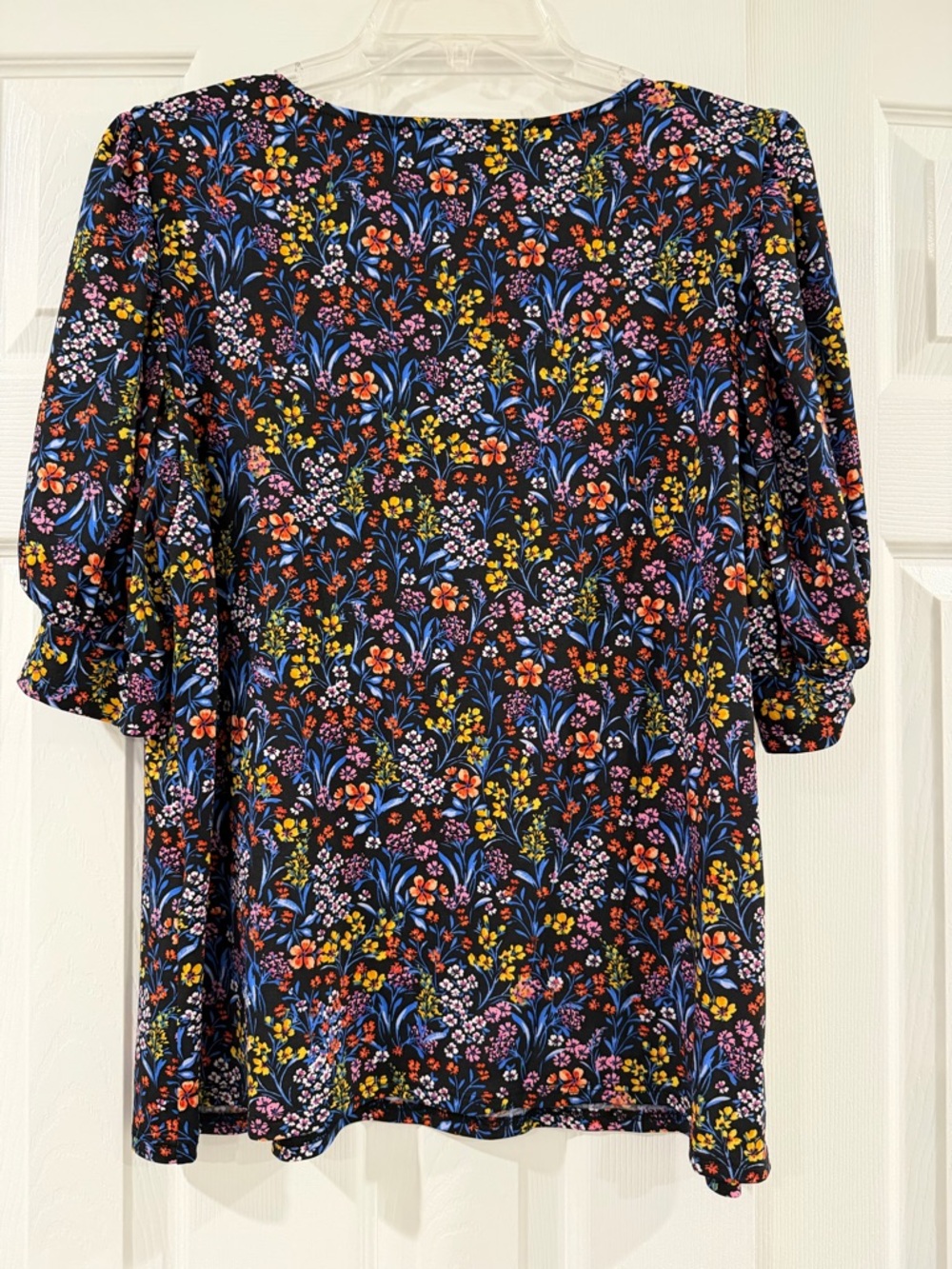 CeCe Black Floral V-Neck Puff Short Sleeve Top - Picture 2 of 6